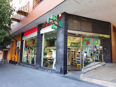 Farmacia abierta 365 dias al año "la estacion" Antonio M Valverde